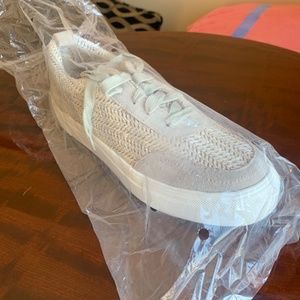NEW MIA Rusty-R Sneaker (Size 8)